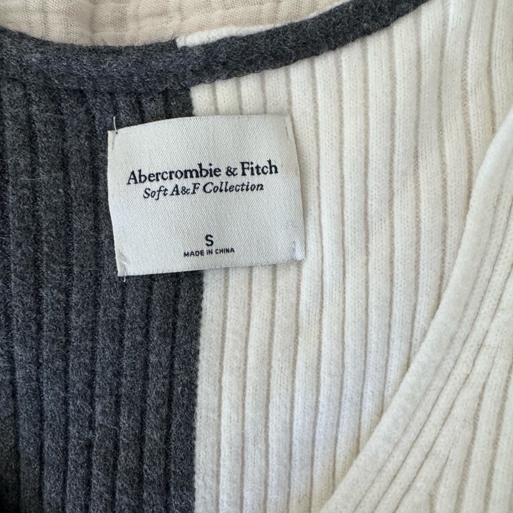 Abercrombie & Fitch Soft A&F sweater - Picture 4 of 4